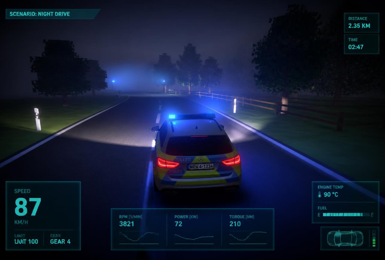 Screenshot aus der Simulationssoftware: Nacht- und Nebelszenario mit Fahrzeugdaten und Minimap