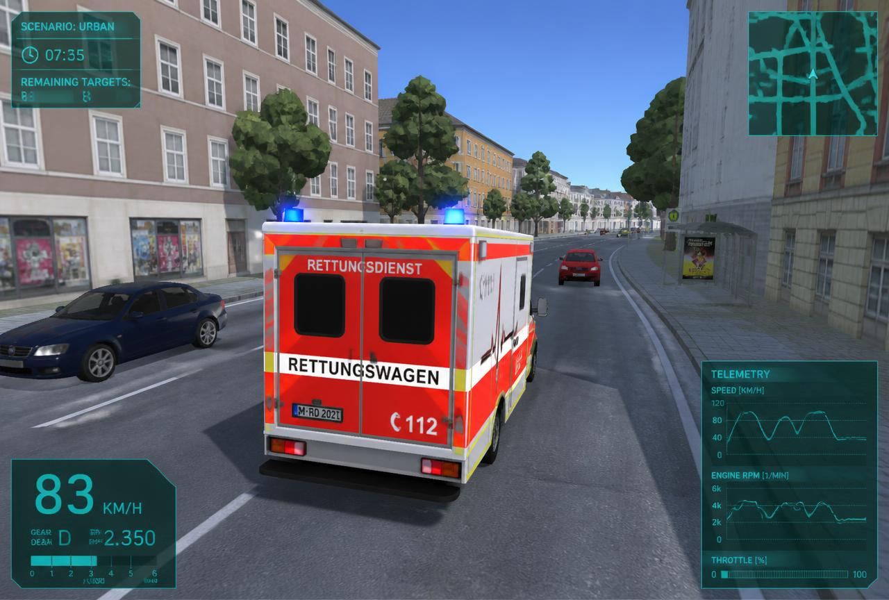 Screenshot aus der Simulationssoftware: Rettungswagen im Innenstadtszenario mit HUD-Telemetrie